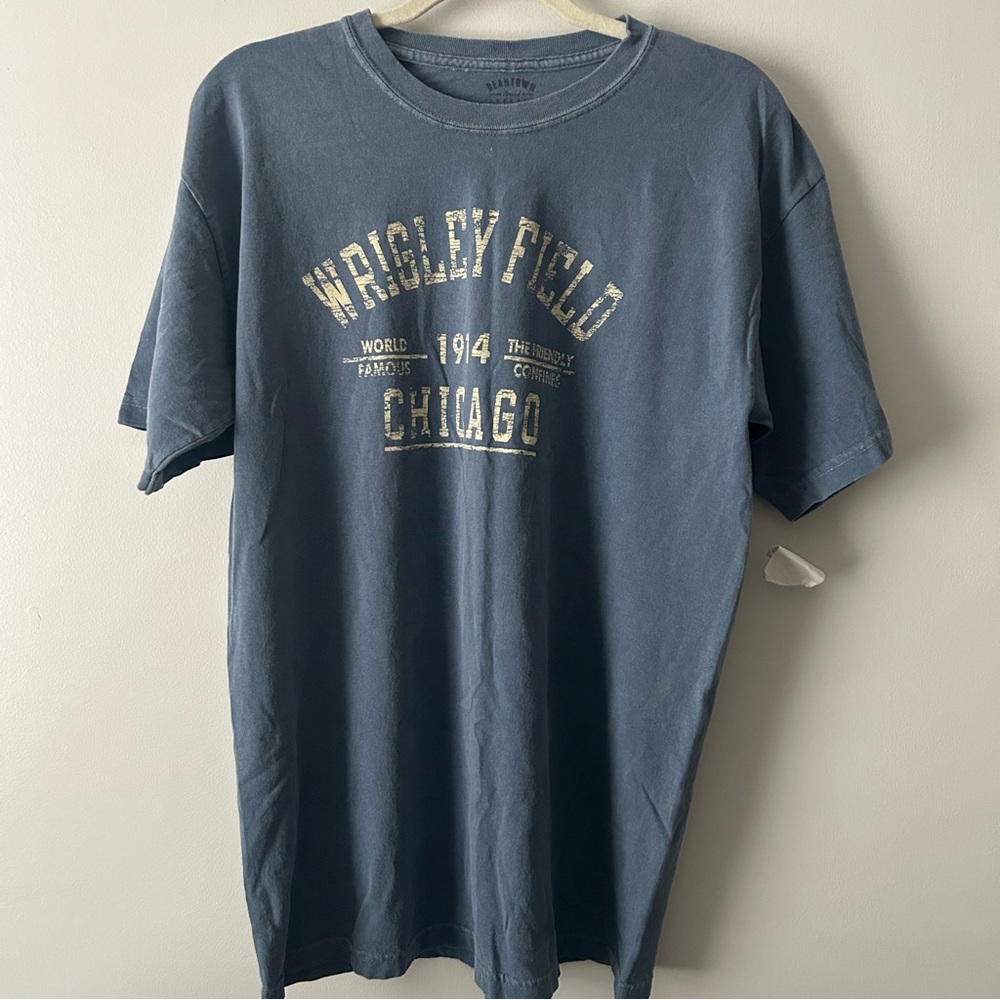 Beantown Wrigley Field Chicago t shirt Large